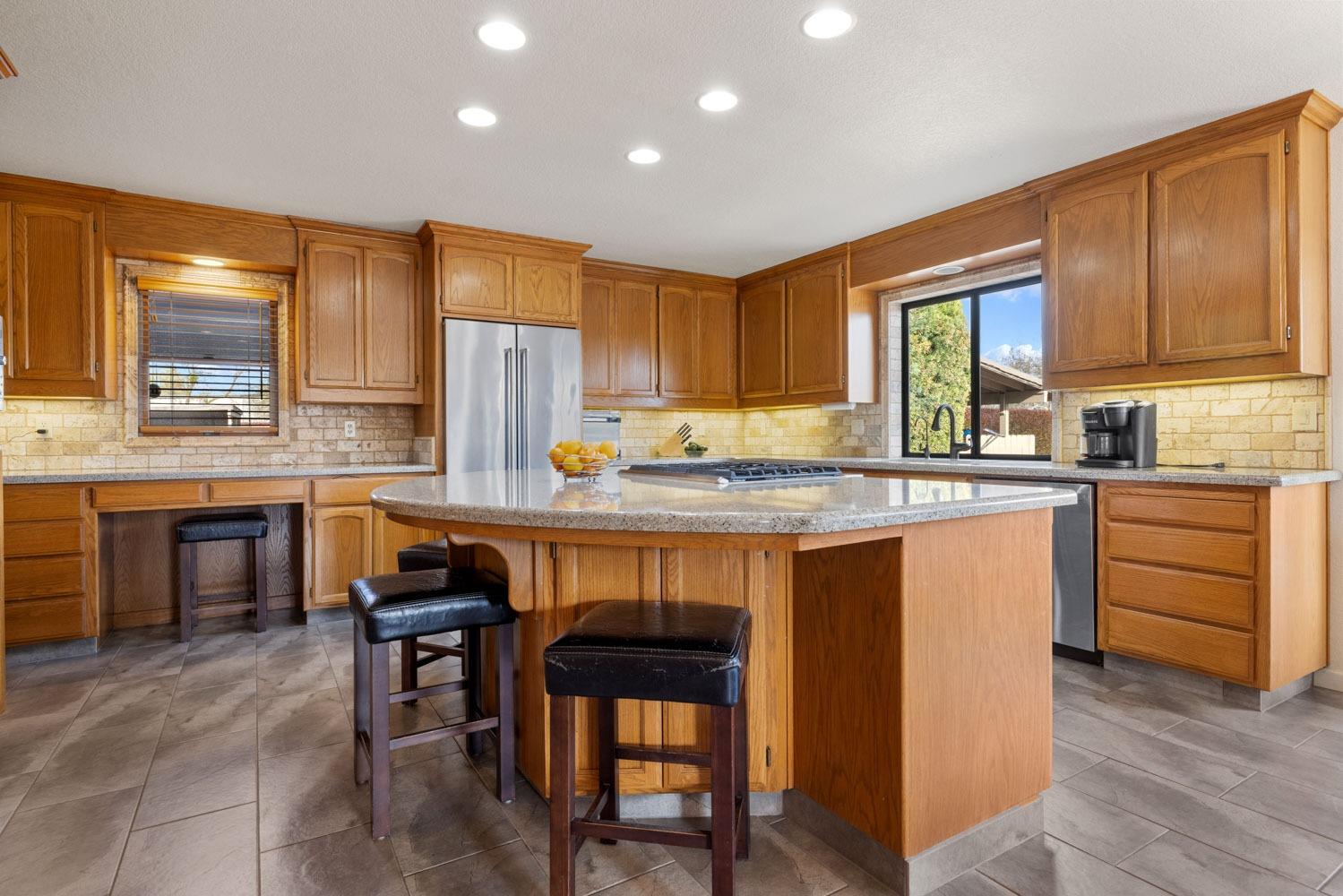 Detail Gallery Image 18 of 61 For 19909 E Comstock Road, Linden,  CA 95236 - 3 Beds | 3 Baths