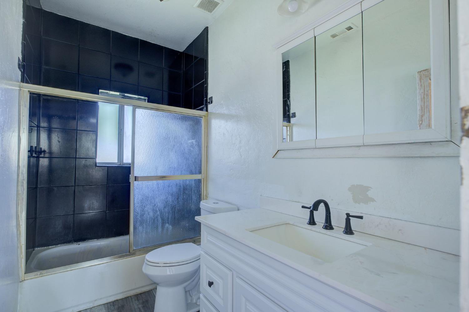 Detail Gallery Image 16 of 22 For 2515 Colfax St, Sacramento,  CA 95815 - 2 Beds | 1 Baths