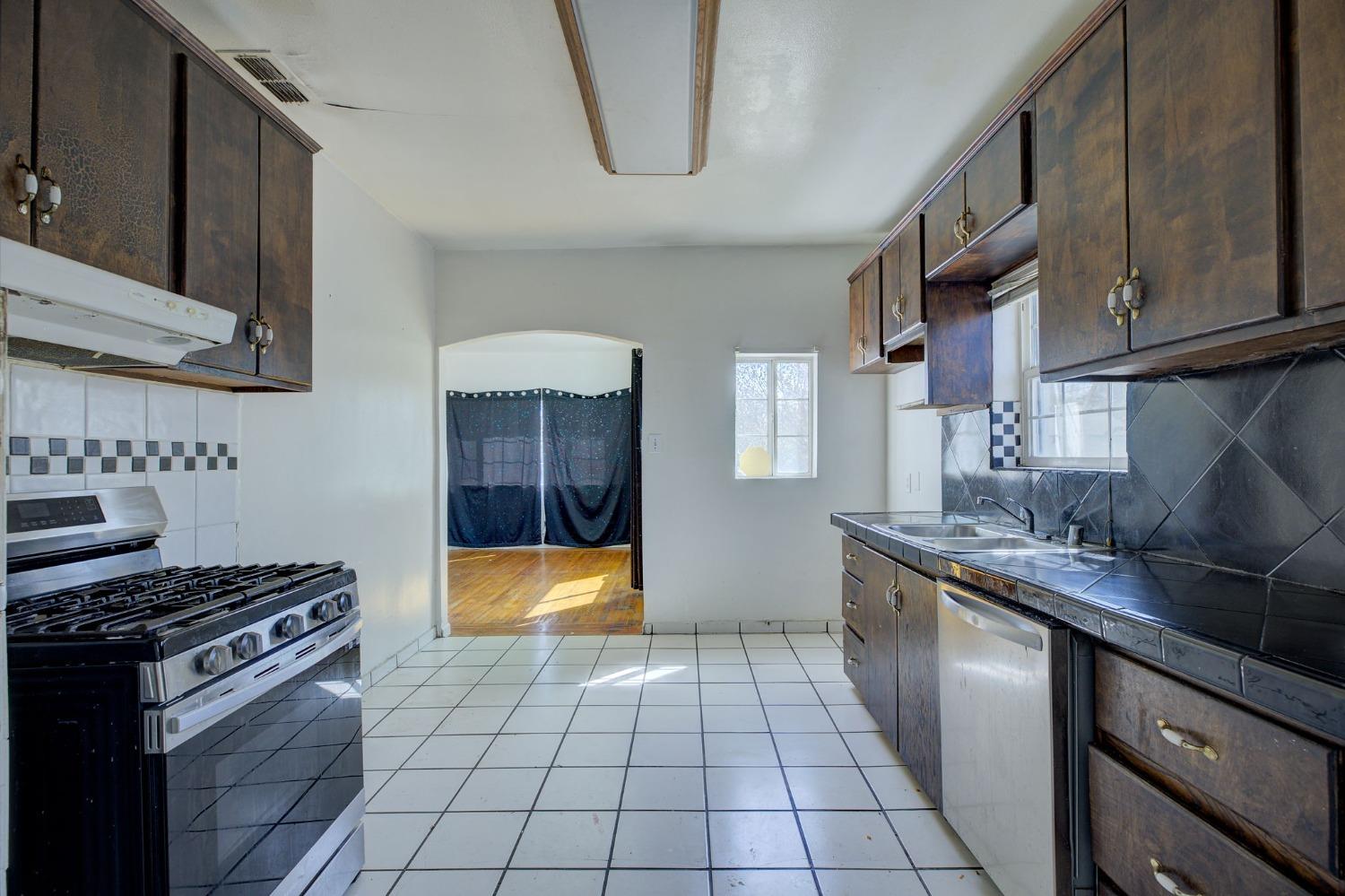 Detail Gallery Image 13 of 22 For 2515 Colfax St, Sacramento,  CA 95815 - 2 Beds | 1 Baths