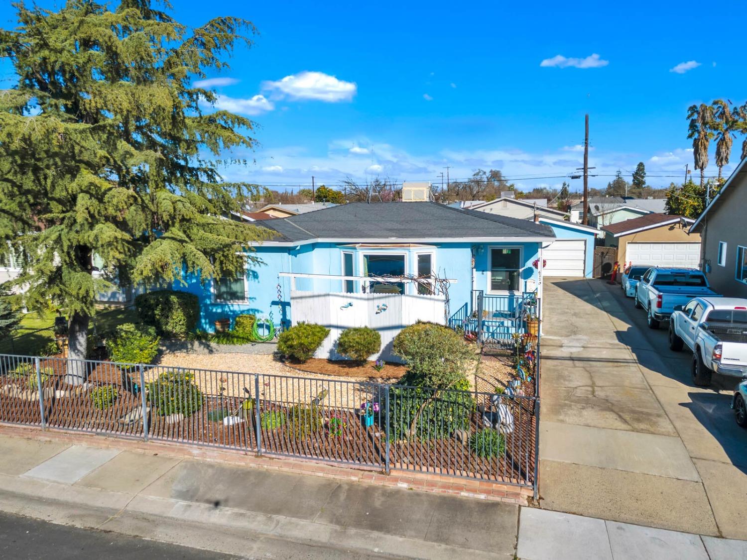 Detail Gallery Image 1 of 46 For 6220 Watt Ave, North Highlands,  CA 95660 - 3 Beds | 1/1 Baths