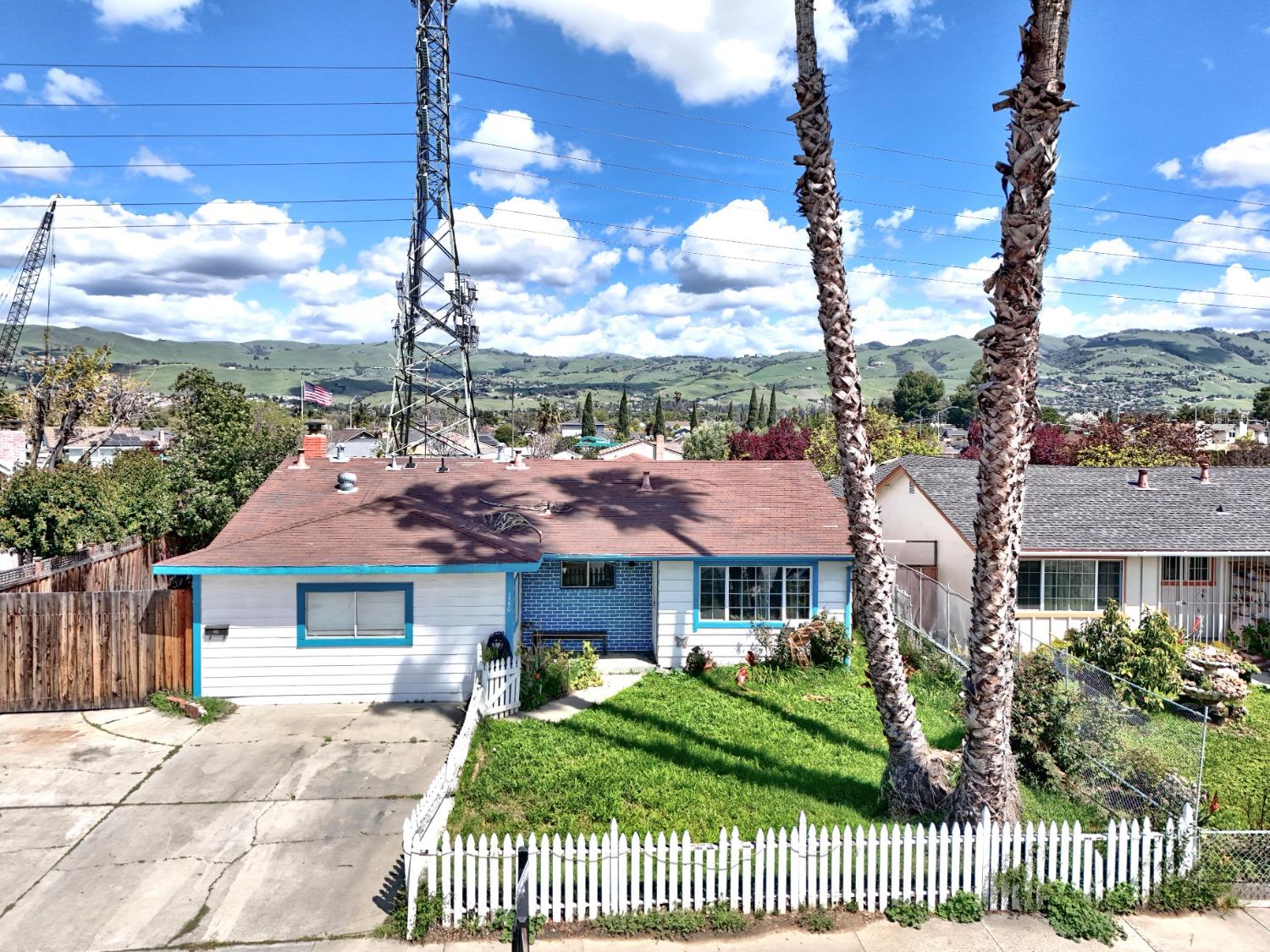Detail Gallery Image 1 of 1 For 1750 Leeward Dr, San Jose,  CA 95122 - 4 Beds | 3 Baths