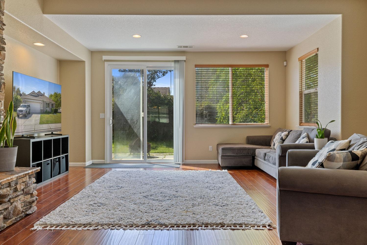 Detail Gallery Image 7 of 32 For 936 Heartland Dr, Manteca,  CA 95337 - 3 Beds | 2 Baths
