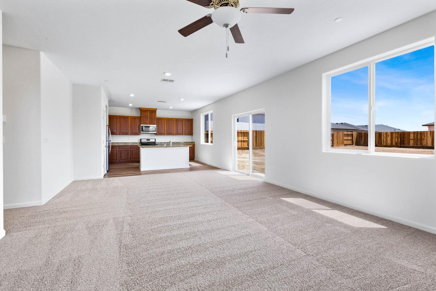 Detail Gallery Image 5 of 15 For 2168 Par Ct, Linda,  CA 95901 - 5 Beds | 3 Baths