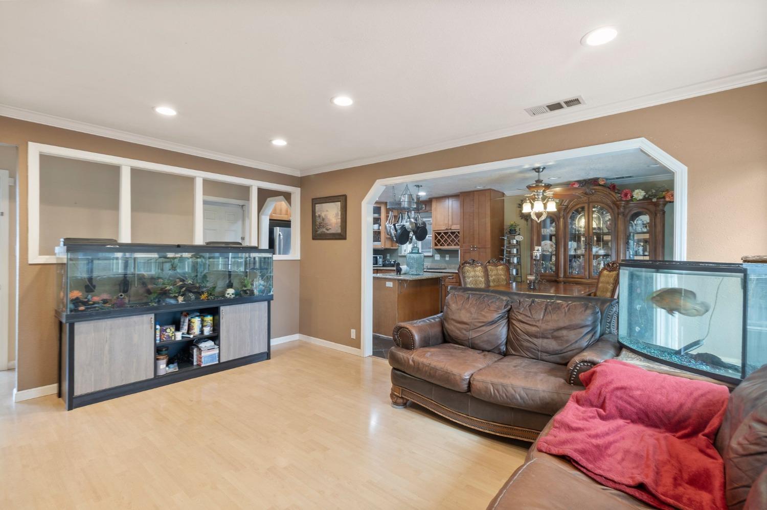 Detail Gallery Image 12 of 27 For 428 N Santa Monica St, Los Banos,  CA 93635 - 3 Beds | 2 Baths