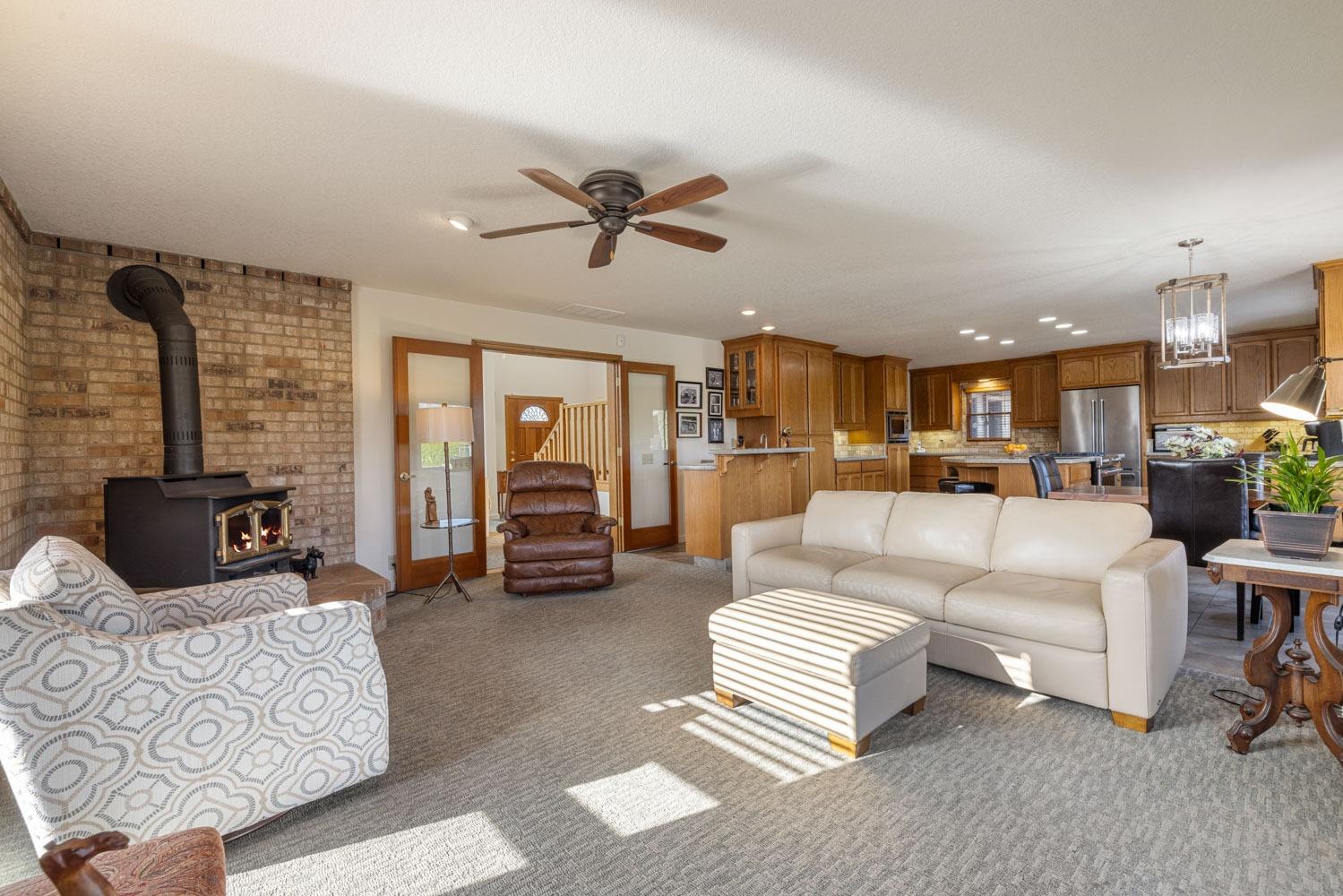 Detail Gallery Image 15 of 61 For 19909 E Comstock Road, Linden,  CA 95236 - 3 Beds | 3 Baths