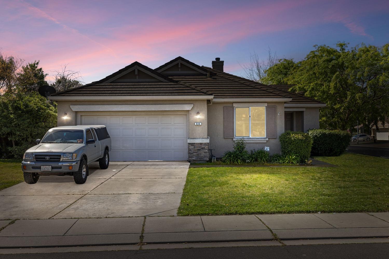 Detail Gallery Image 2 of 32 For 936 Heartland Dr, Manteca,  CA 95337 - 3 Beds | 2 Baths