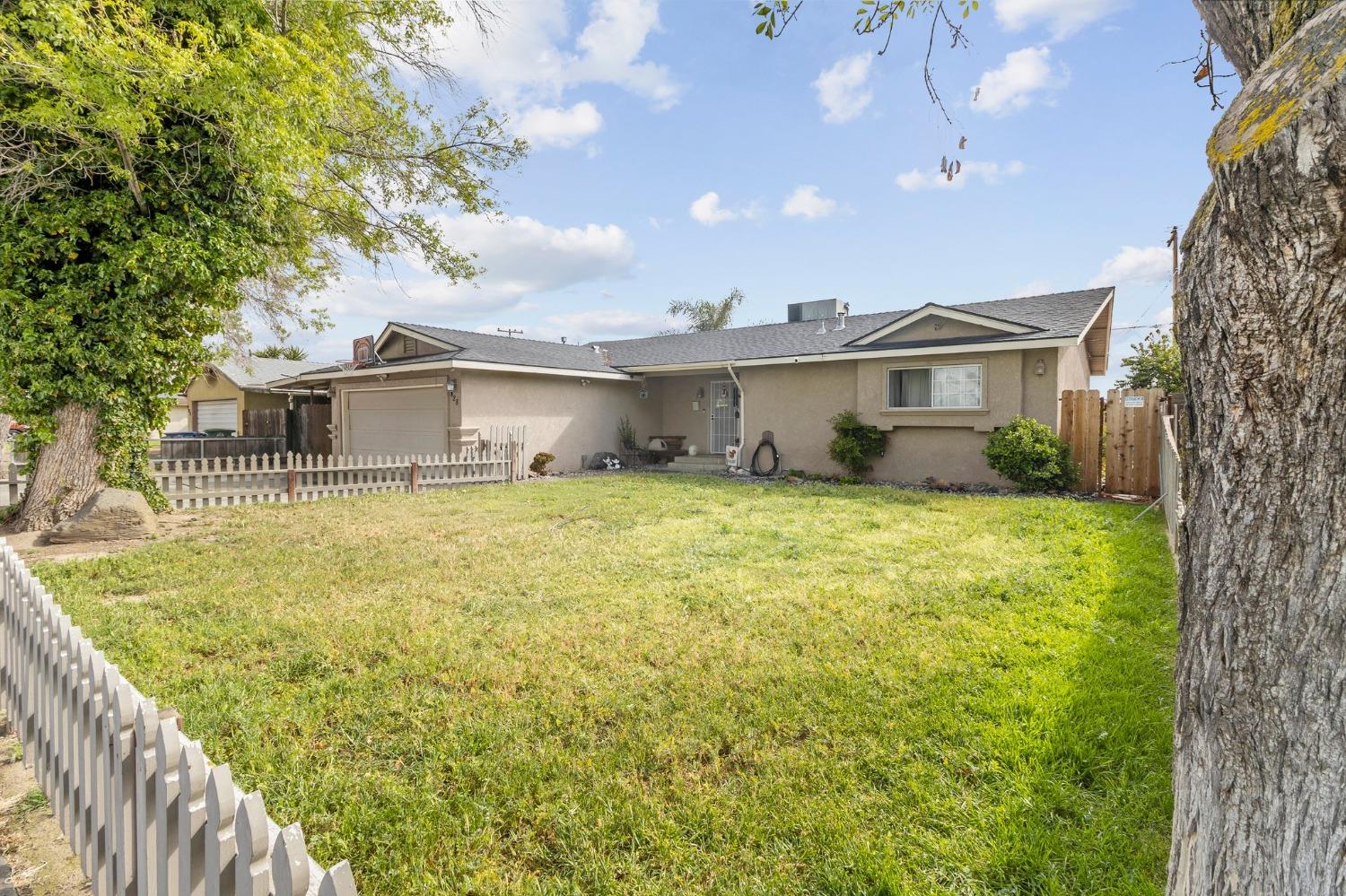 Detail Gallery Image 3 of 27 For 428 N Santa Monica St, Los Banos,  CA 93635 - 3 Beds | 2 Baths