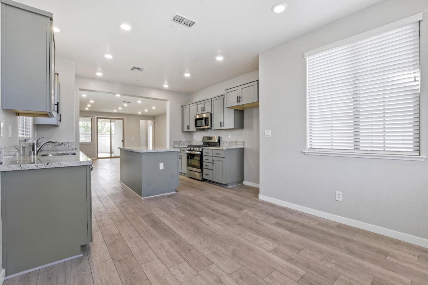 Detail Gallery Image 4 of 34 For 5641 Cobbler Ln, Linda,  CA 95901 - 3 Beds | 2 Baths