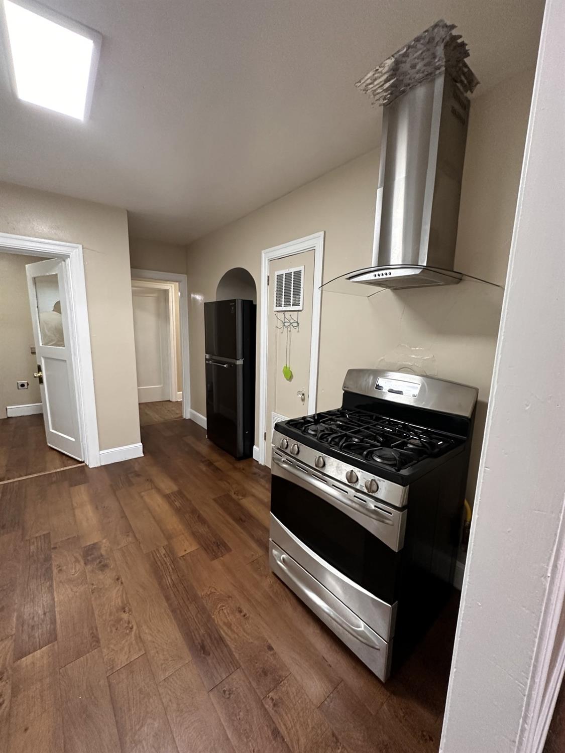 Detail Gallery Image 6 of 10 For 1743 S American St, Stockton,  CA 95206 - 2 Beds | 1 Baths