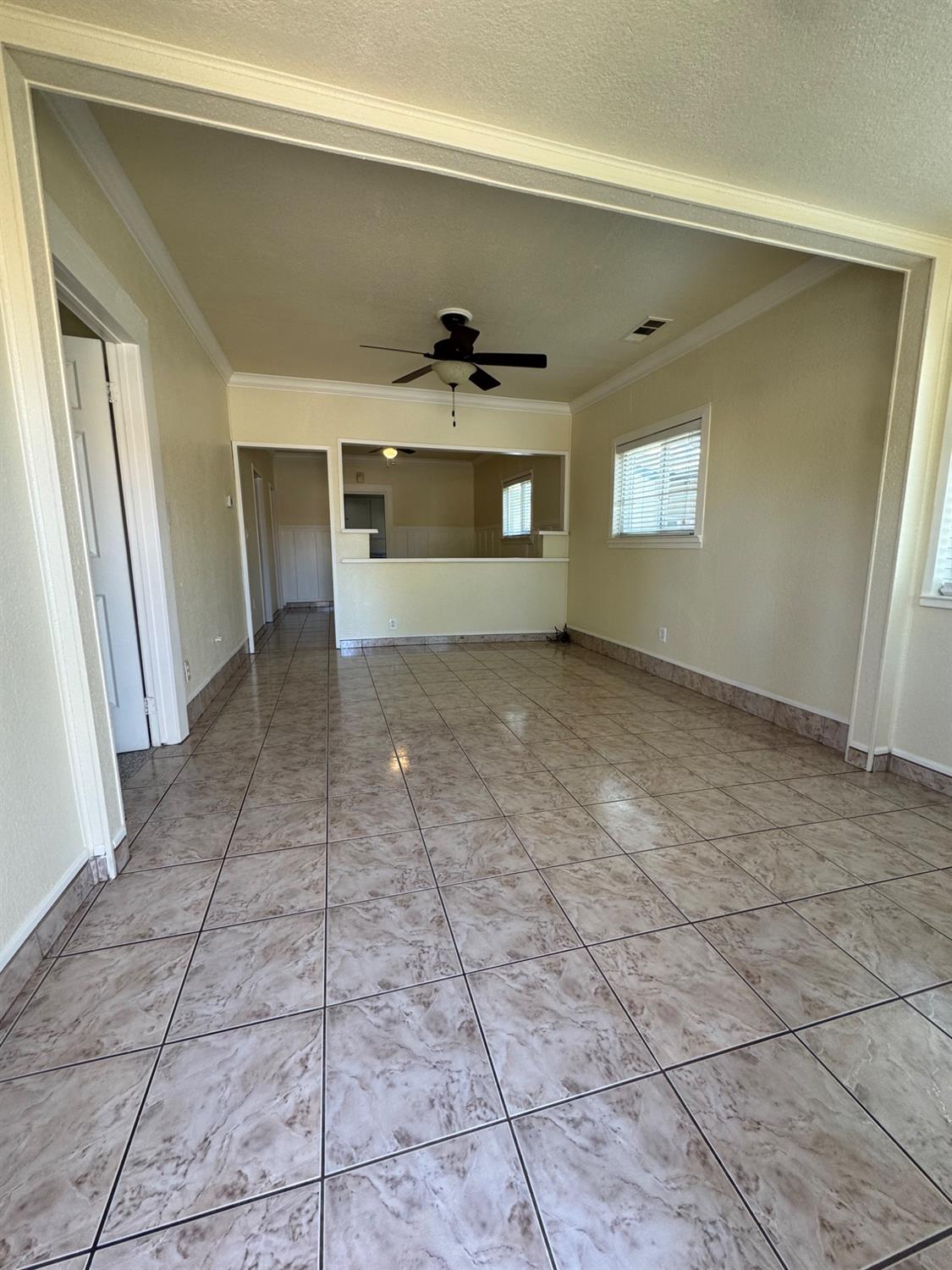 Detail Gallery Image 5 of 35 For 240 E 9th St #9TH,  Tracy,  CA 95376 - 3 Beds | 1 Baths