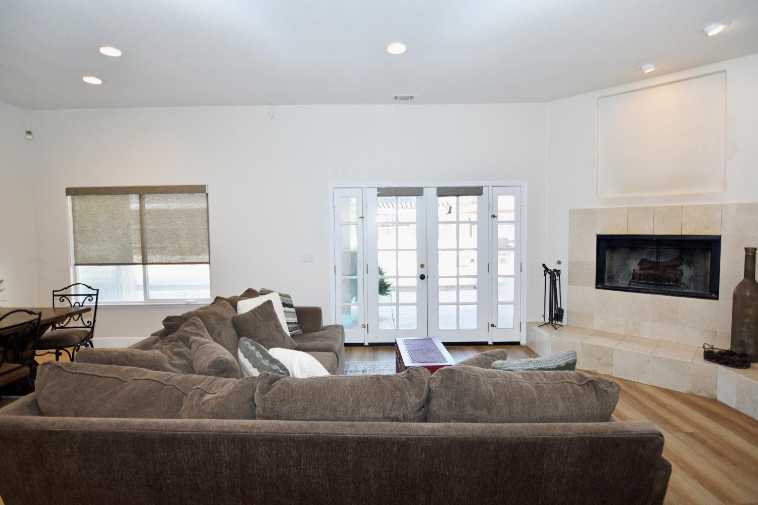 Detail Gallery Image 24 of 62 For 1945 Foxtail Ct, Turlock,  CA 95382 - 4 Beds | 3/1 Baths