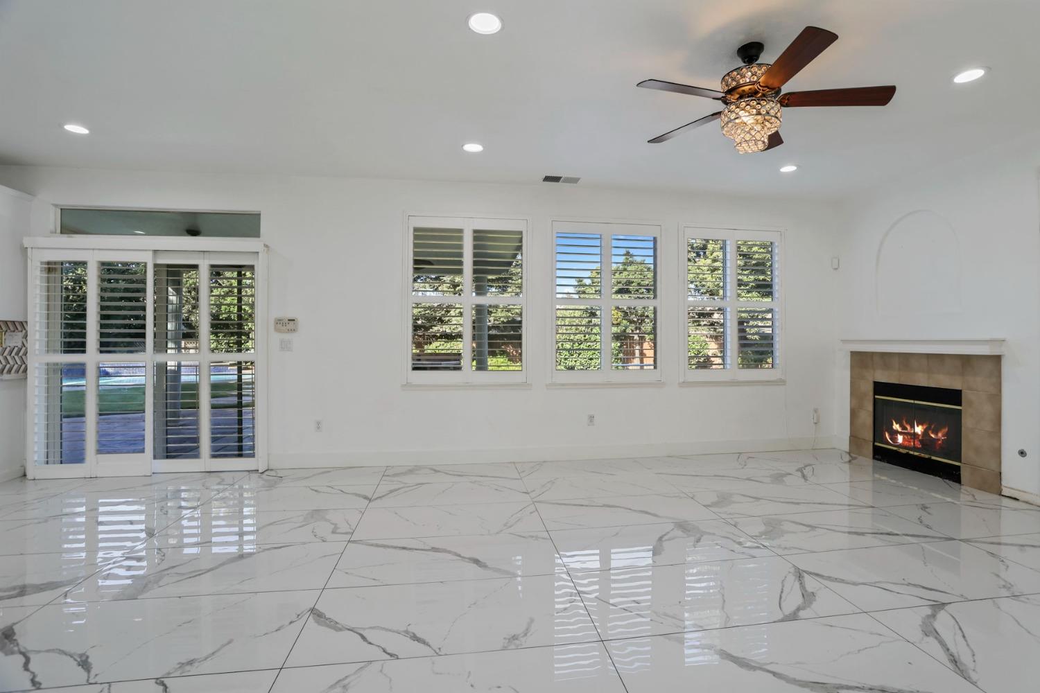 Detail Gallery Image 14 of 59 For 4322 Riverbank Ct, Stockton,  CA 95219 - 5 Beds | 3/1 Baths