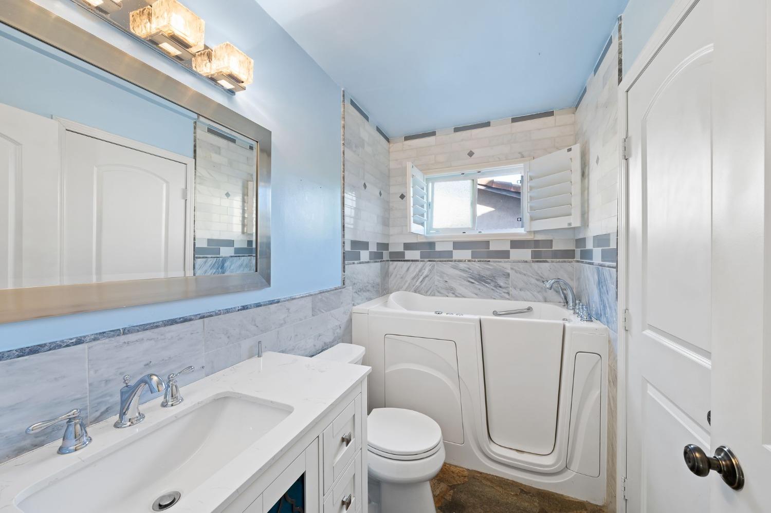 Detail Gallery Image 23 of 43 For 702 Erie Dr, Stockton,  CA 95210 - 4 Beds | 2 Baths