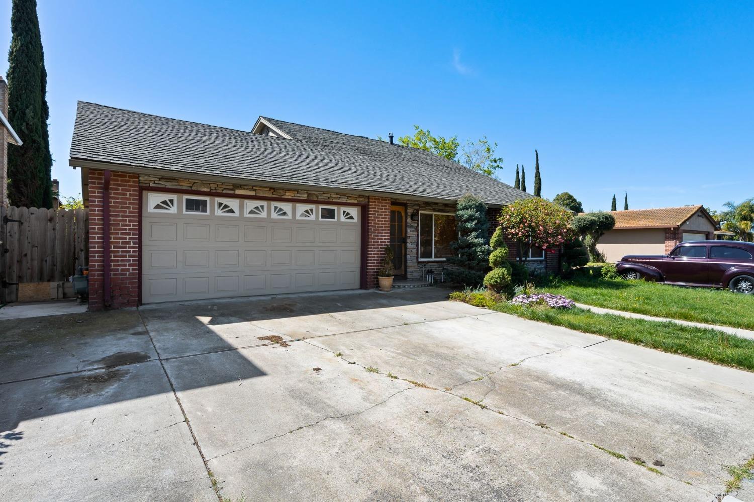 Detail Gallery Image 4 of 43 For 702 Erie Dr, Stockton,  CA 95210 - 4 Beds | 2 Baths