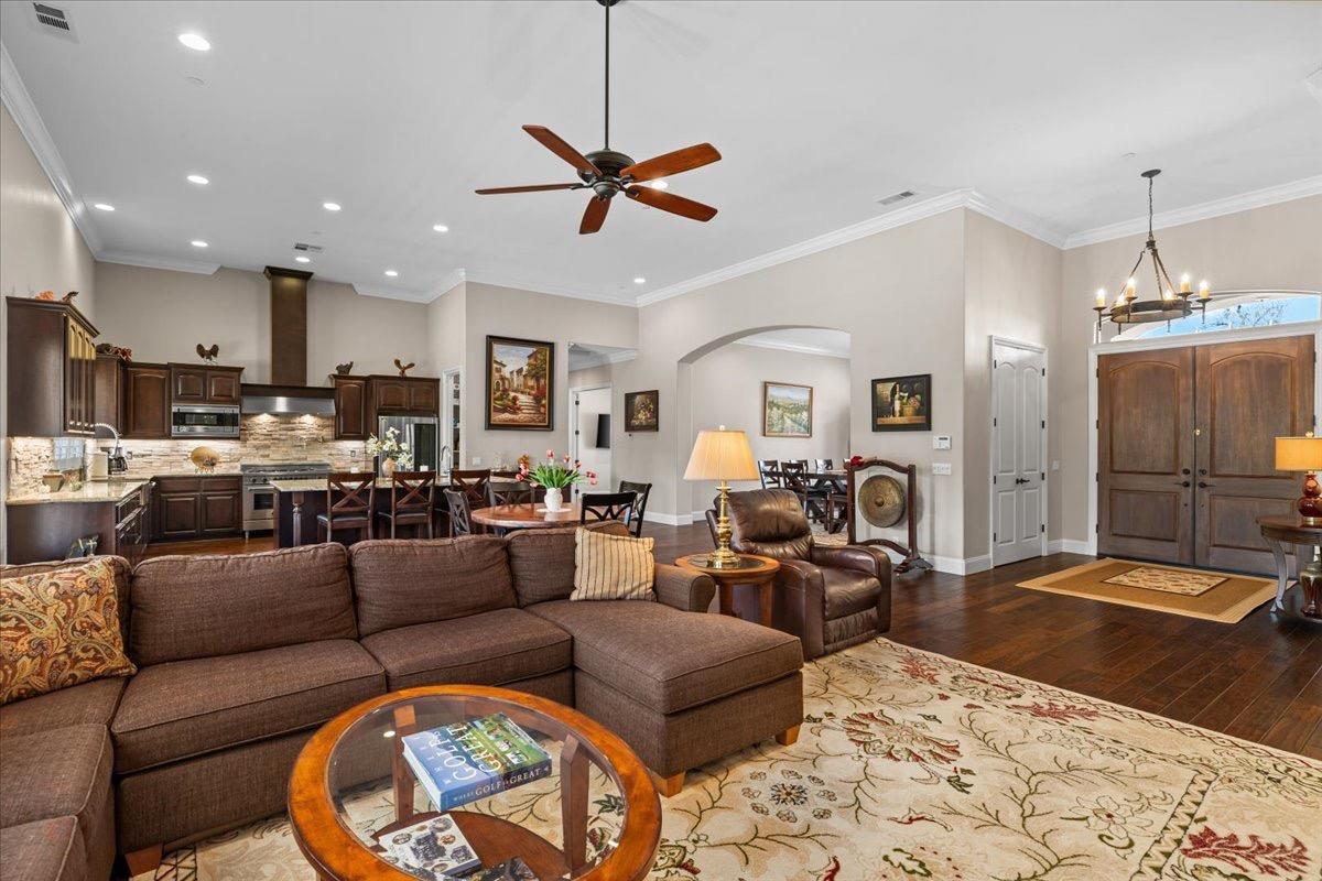 Detail Gallery Image 12 of 90 For 10710 Goldsborough Cir, Oakdale,  CA 95361 - 3 Beds | 4 Baths