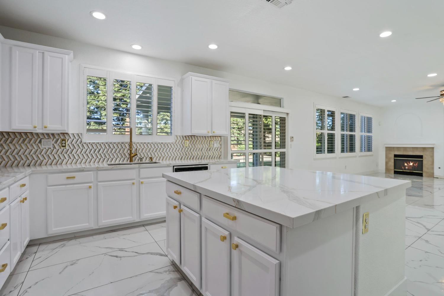 Detail Gallery Image 22 of 59 For 4322 Riverbank Ct, Stockton,  CA 95219 - 5 Beds | 3/1 Baths