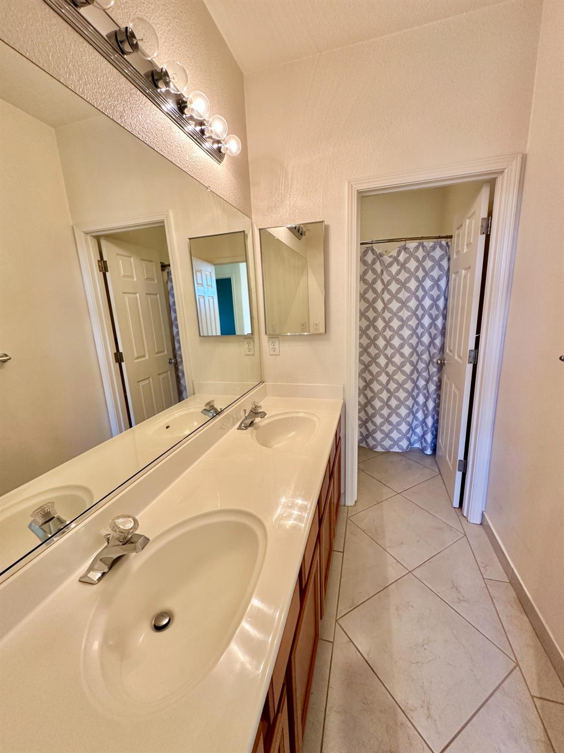 Detail Gallery Image 16 of 26 For 4221 Reunion Ct, Modesto,  CA 95356 - 3 Beds | 2/1 Baths