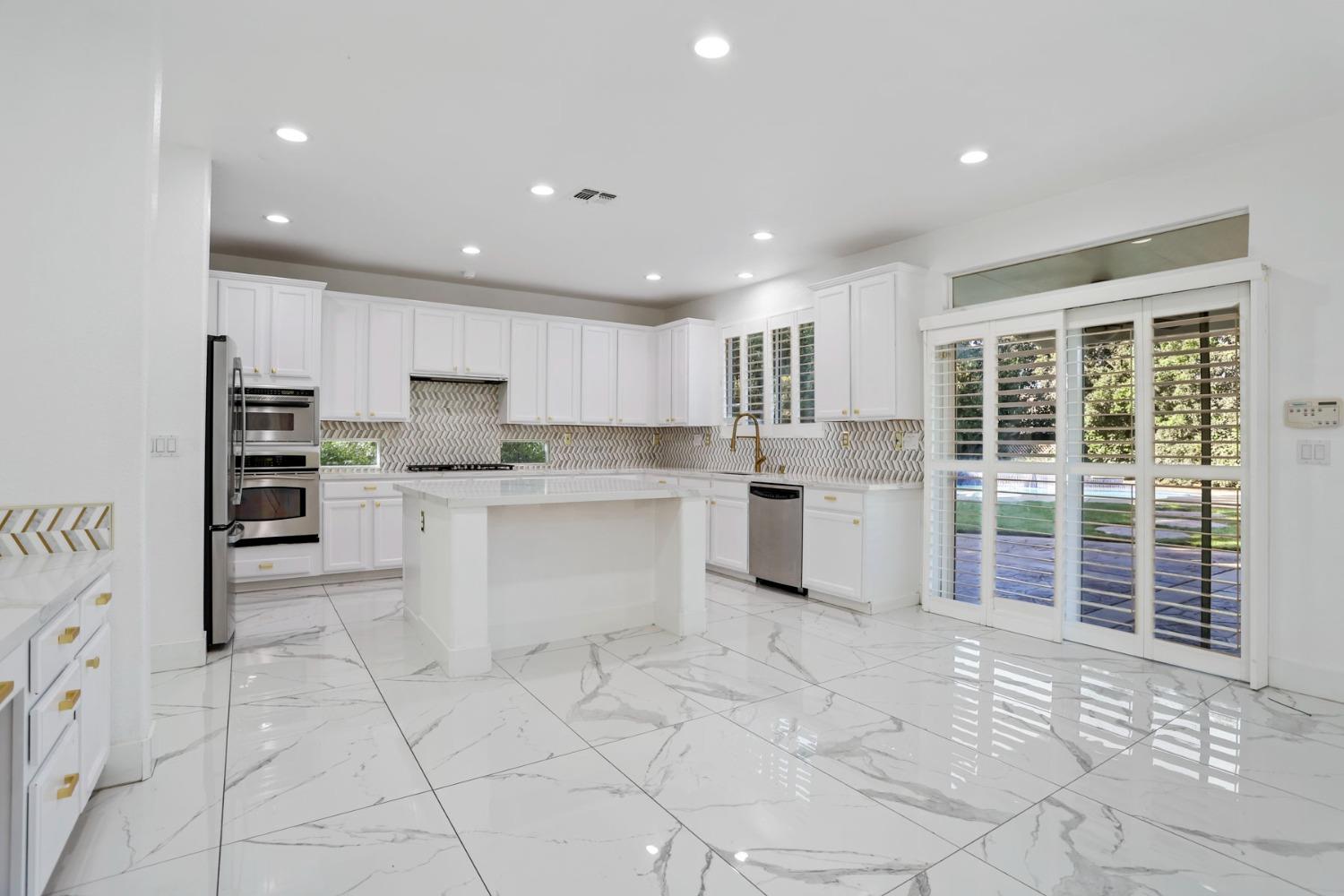 Detail Gallery Image 18 of 59 For 4322 Riverbank Ct, Stockton,  CA 95219 - 5 Beds | 3/1 Baths