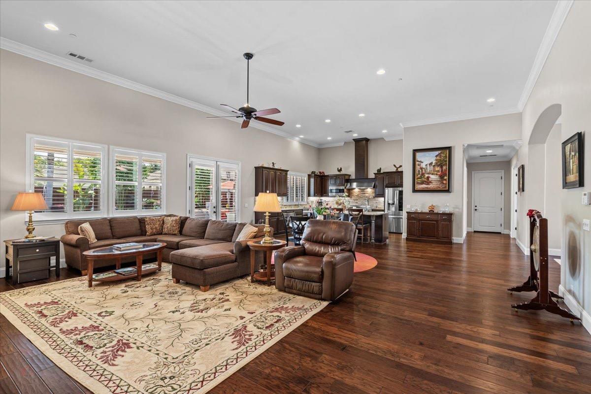 Detail Gallery Image 11 of 90 For 10710 Goldsborough Cir, Oakdale,  CA 95361 - 3 Beds | 4 Baths