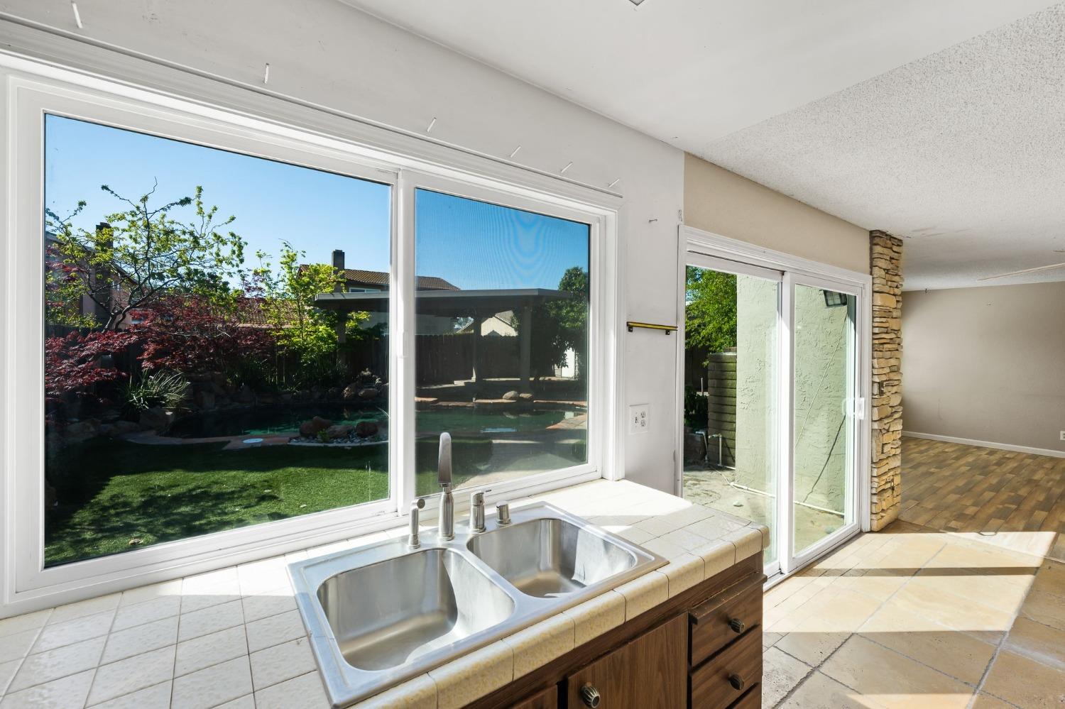 Detail Gallery Image 17 of 43 For 702 Erie Dr, Stockton,  CA 95210 - 4 Beds | 2 Baths