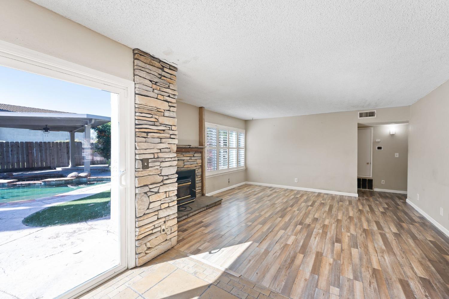 Detail Gallery Image 14 of 43 For 702 Erie Dr, Stockton,  CA 95210 - 4 Beds | 2 Baths