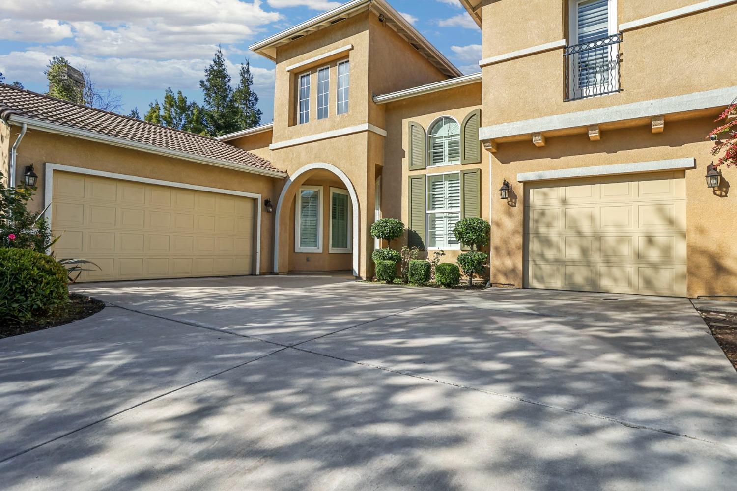 Detail Gallery Image 3 of 59 For 4322 Riverbank Ct, Stockton,  CA 95219 - 5 Beds | 3/1 Baths