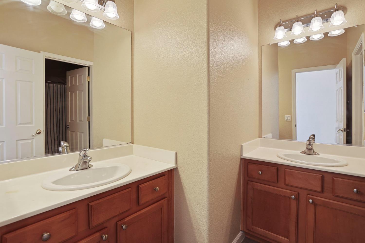 Detail Gallery Image 30 of 59 For 4322 Riverbank Ct, Stockton,  CA 95219 - 5 Beds | 3/1 Baths