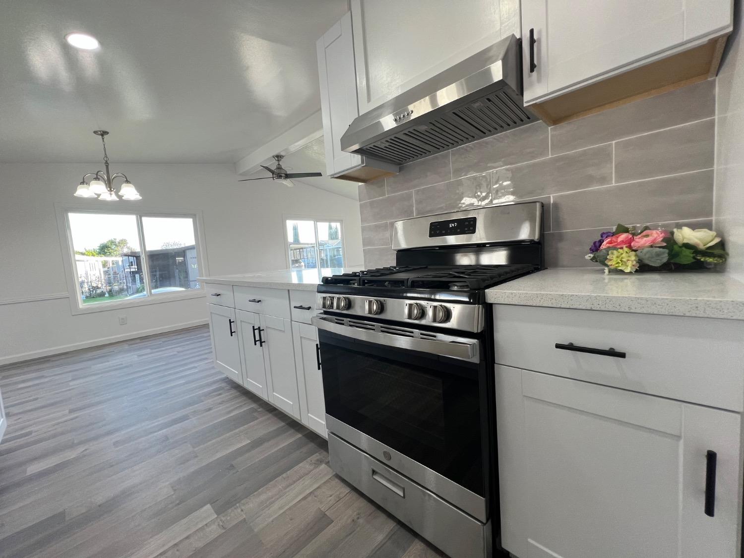 Detail Gallery Image 6 of 17 For 5901 Newbrook Cir 112, Riverbank,  CA 95367 - 3 Beds | 2 Baths