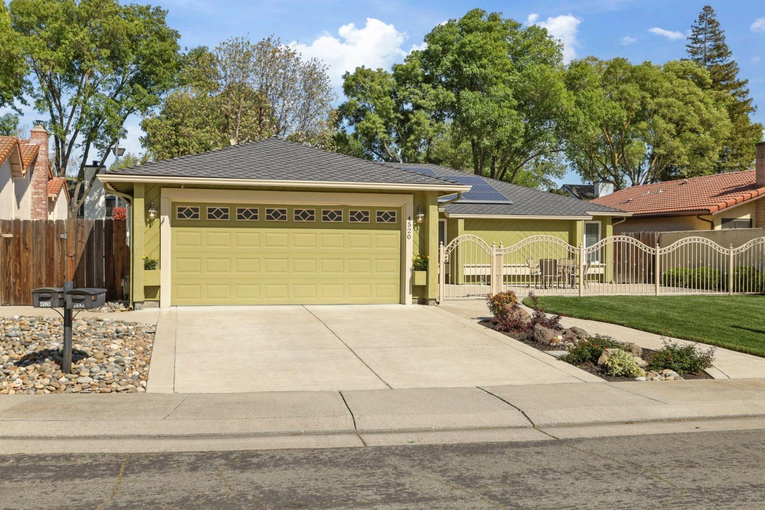 Detail Gallery Image 3 of 47 For 4520 Augustus Ct, Stockton,  CA 95207 - 3 Beds | 2 Baths