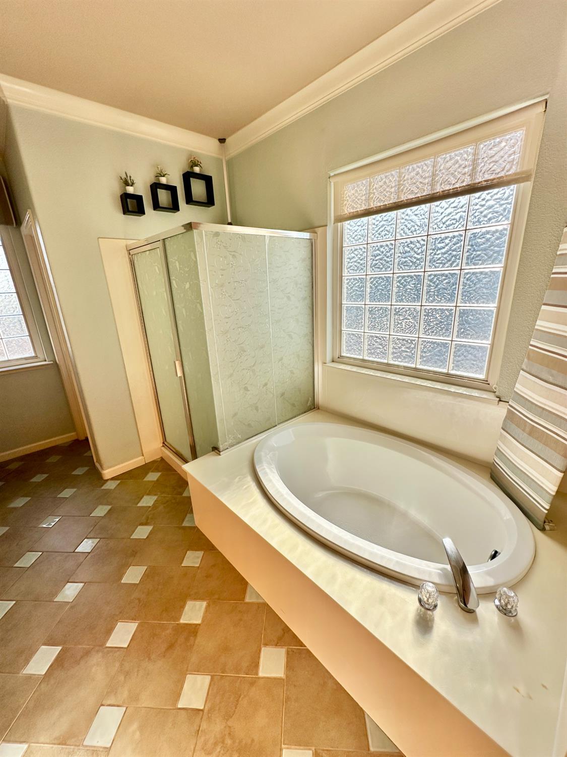 Detail Gallery Image 13 of 26 For 4221 Reunion Ct, Modesto,  CA 95356 - 3 Beds | 2/1 Baths