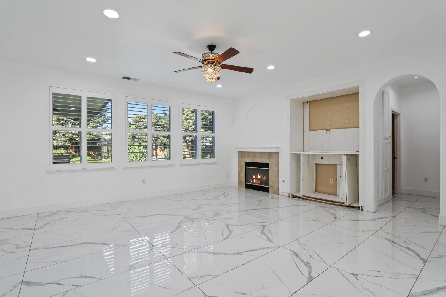Detail Gallery Image 13 of 59 For 4322 Riverbank Ct, Stockton,  CA 95219 - 5 Beds | 3/1 Baths