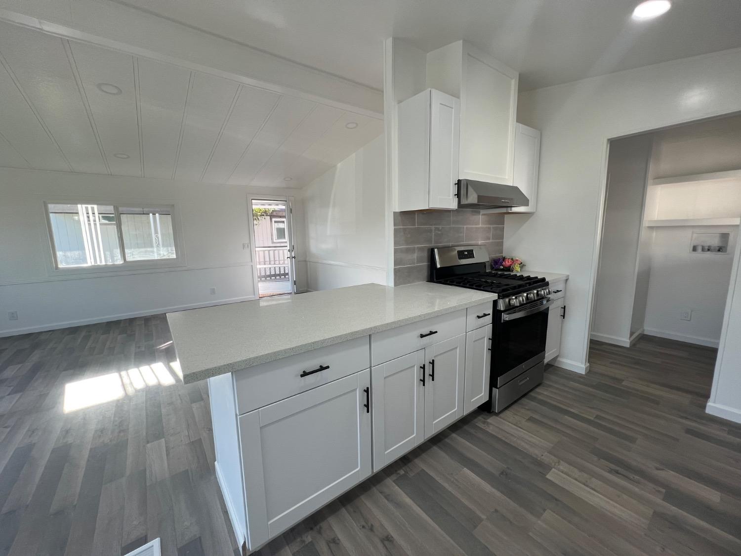 Detail Gallery Image 5 of 17 For 5901 Newbrook Cir 112, Riverbank,  CA 95367 - 3 Beds | 2 Baths