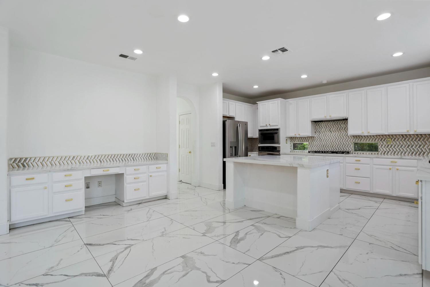 Detail Gallery Image 19 of 59 For 4322 Riverbank Ct, Stockton,  CA 95219 - 5 Beds | 3/1 Baths