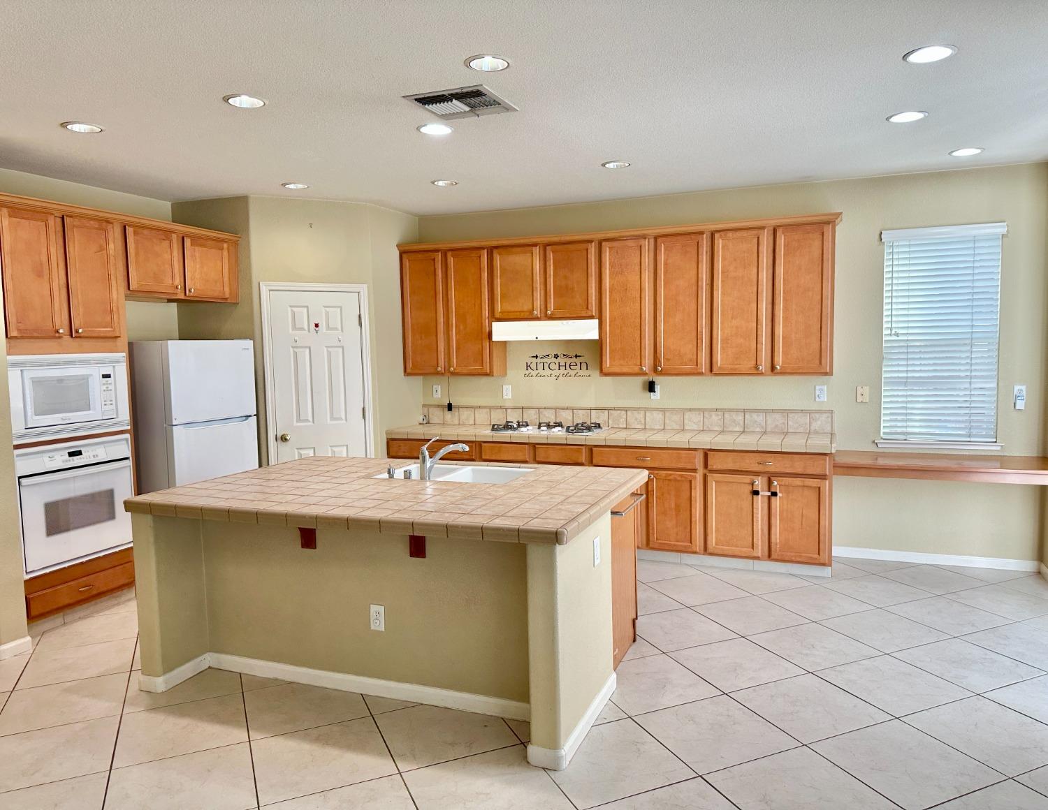Detail Gallery Image 5 of 26 For 4221 Reunion Ct, Modesto,  CA 95356 - 3 Beds | 2/1 Baths