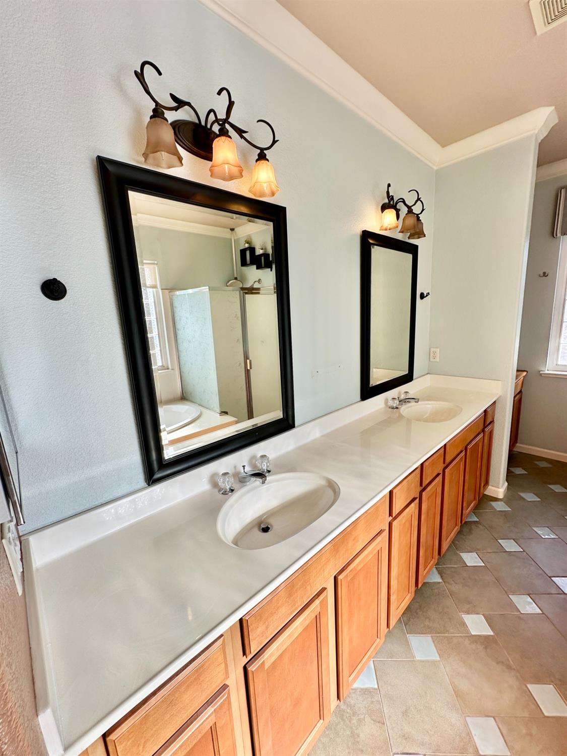 Detail Gallery Image 12 of 26 For 4221 Reunion Ct, Modesto,  CA 95356 - 3 Beds | 2/1 Baths