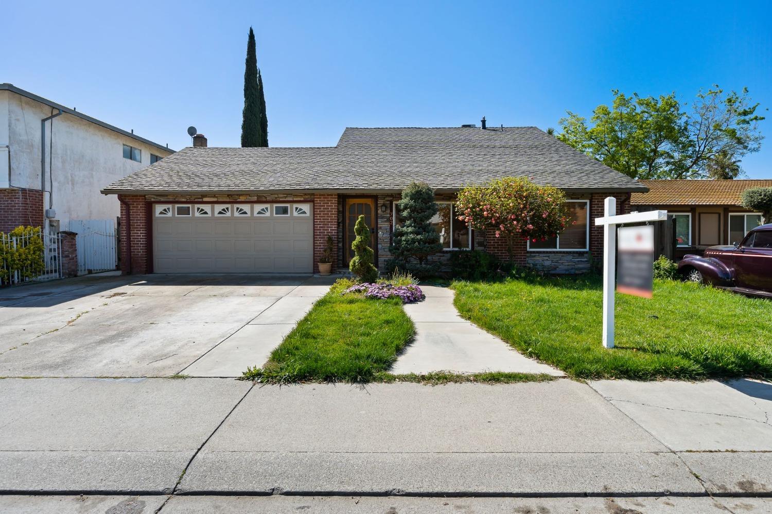 Detail Gallery Image 2 of 43 For 702 Erie Dr, Stockton,  CA 95210 - 4 Beds | 2 Baths