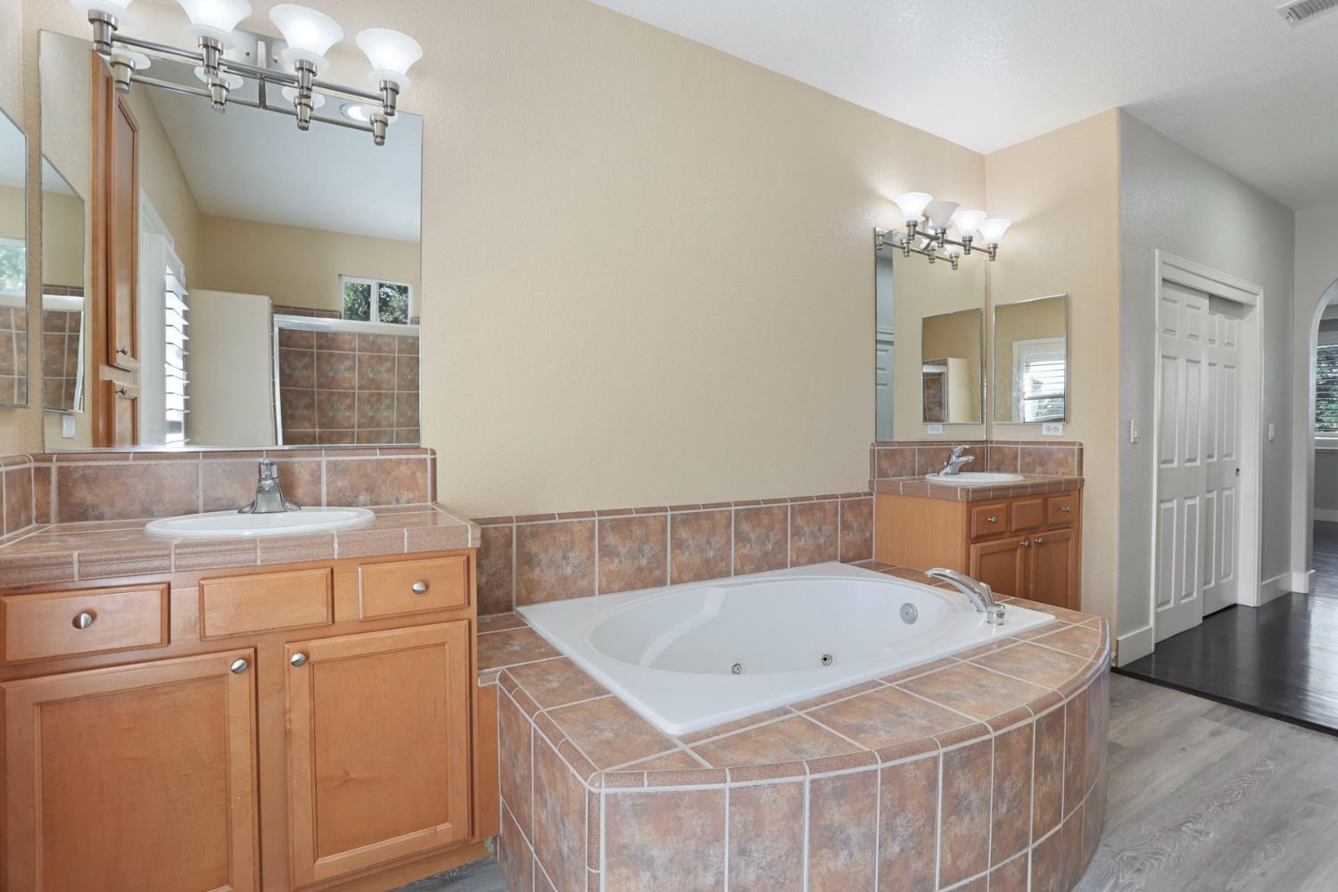 Detail Gallery Image 41 of 59 For 4322 Riverbank Ct, Stockton,  CA 95219 - 5 Beds | 3/1 Baths