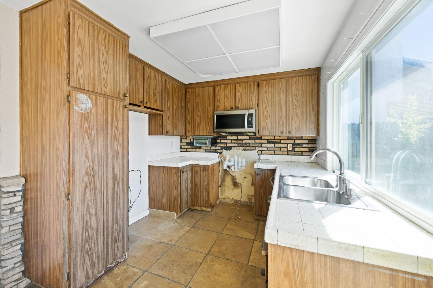 Detail Gallery Image 16 of 43 For 702 Erie Dr, Stockton,  CA 95210 - 4 Beds | 2 Baths