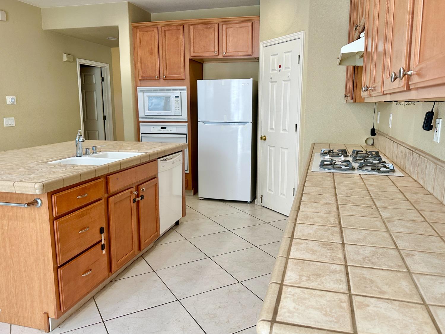 Detail Gallery Image 6 of 26 For 4221 Reunion Ct, Modesto,  CA 95356 - 3 Beds | 2/1 Baths