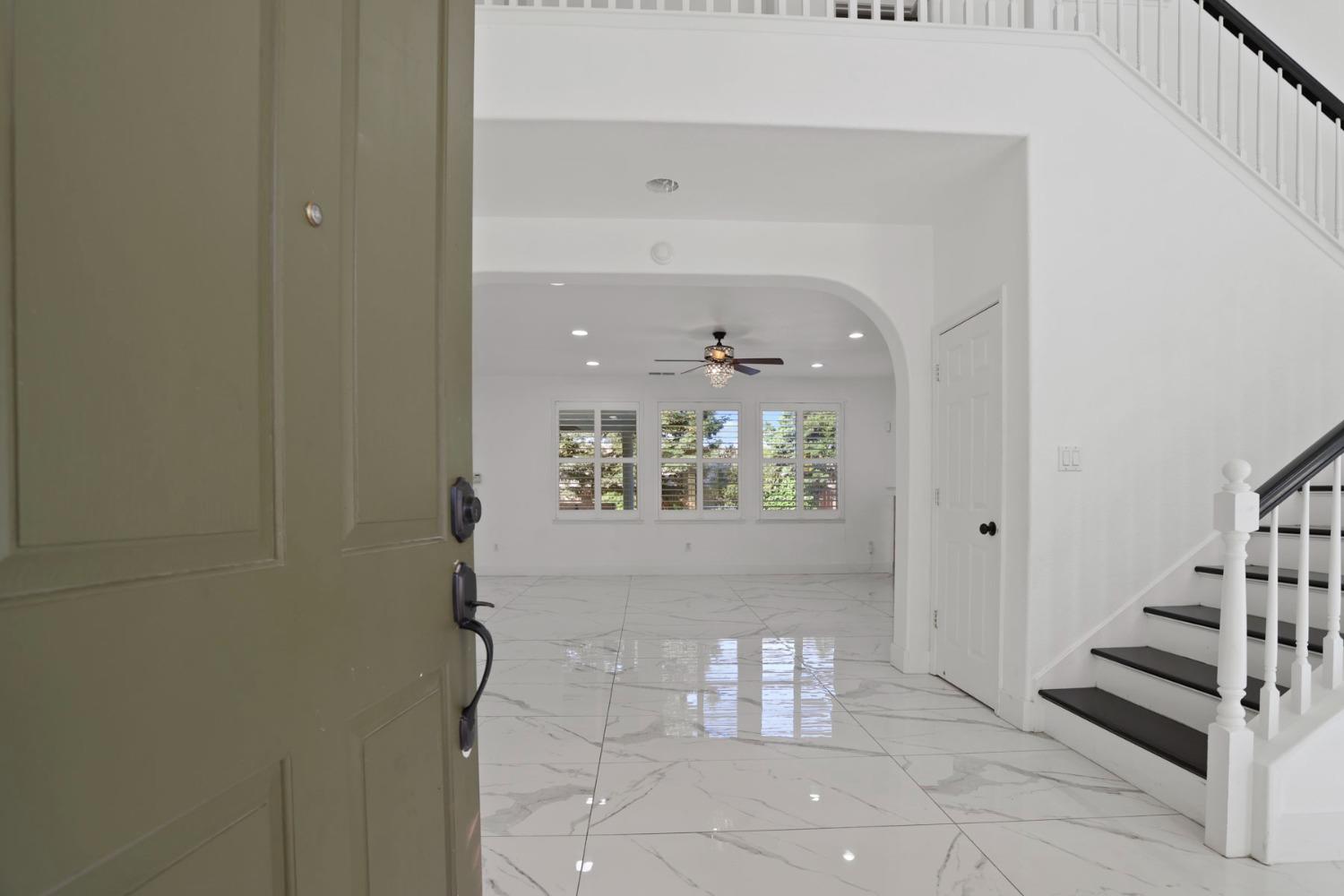 Detail Gallery Image 5 of 59 For 4322 Riverbank Ct, Stockton,  CA 95219 - 5 Beds | 3/1 Baths