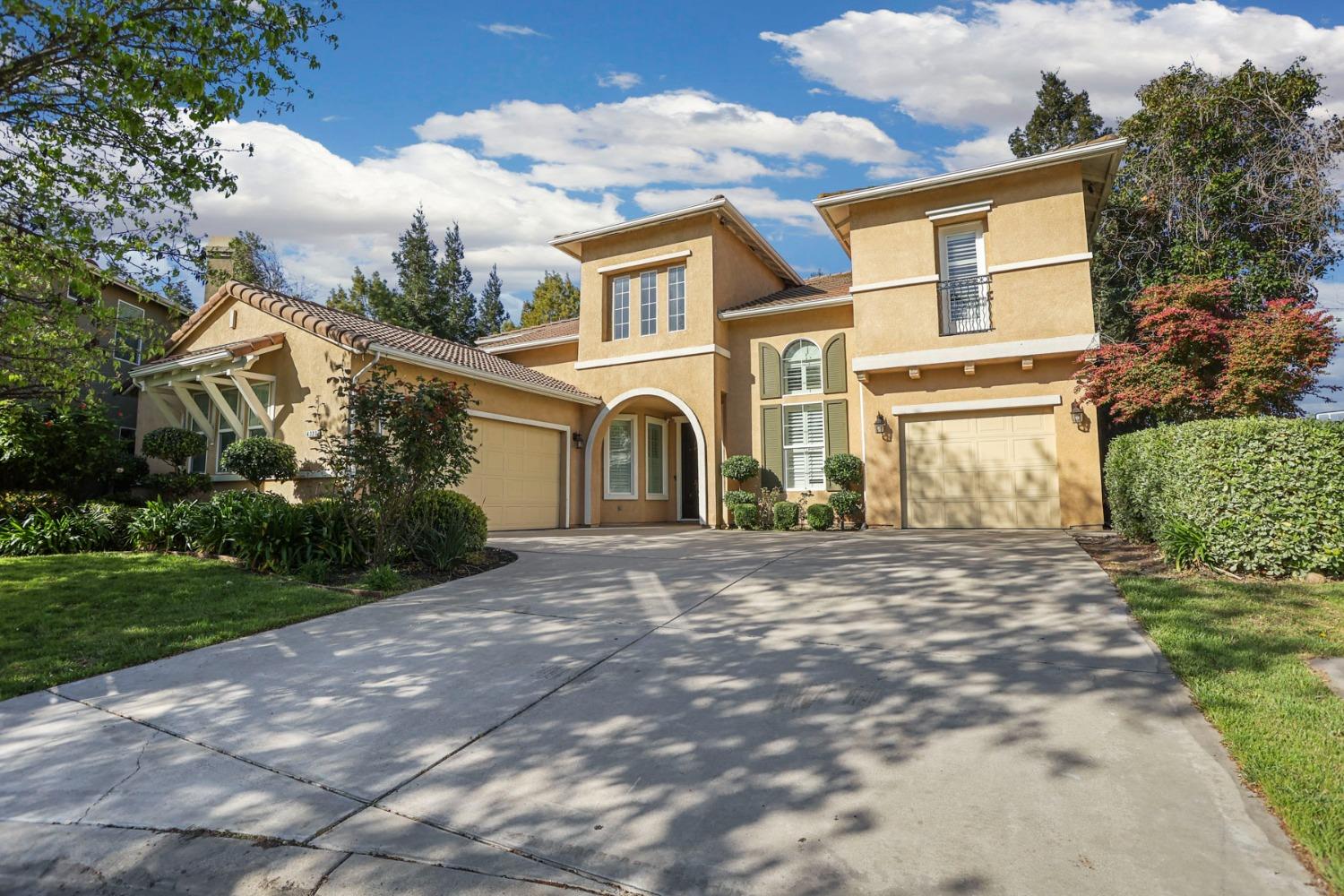 Detail Gallery Image 4 of 59 For 4322 Riverbank Ct, Stockton,  CA 95219 - 5 Beds | 3/1 Baths