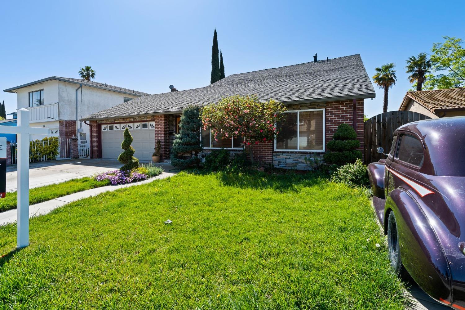 Detail Gallery Image 3 of 43 For 702 Erie Dr, Stockton,  CA 95210 - 4 Beds | 2 Baths