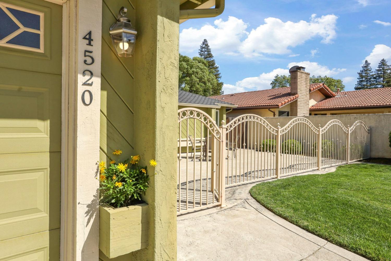 Detail Gallery Image 4 of 47 For 4520 Augustus Ct, Stockton,  CA 95207 - 3 Beds | 2 Baths