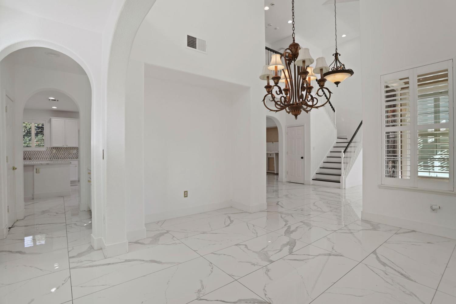 Detail Gallery Image 11 of 59 For 4322 Riverbank Ct, Stockton,  CA 95219 - 5 Beds | 3/1 Baths