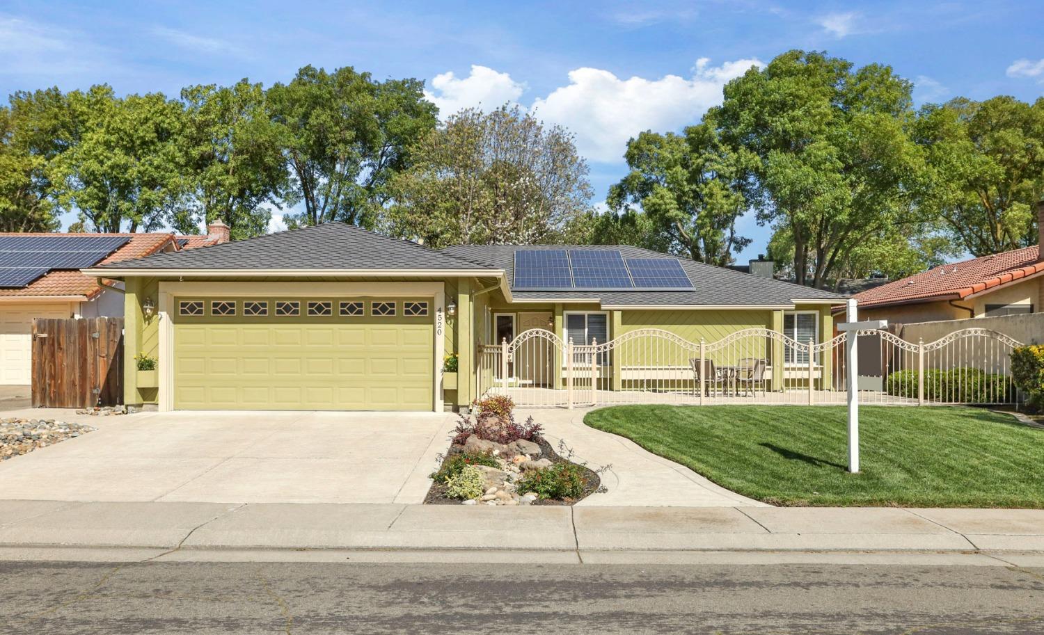 Detail Gallery Image 2 of 47 For 4520 Augustus Ct, Stockton,  CA 95207 - 3 Beds | 2 Baths