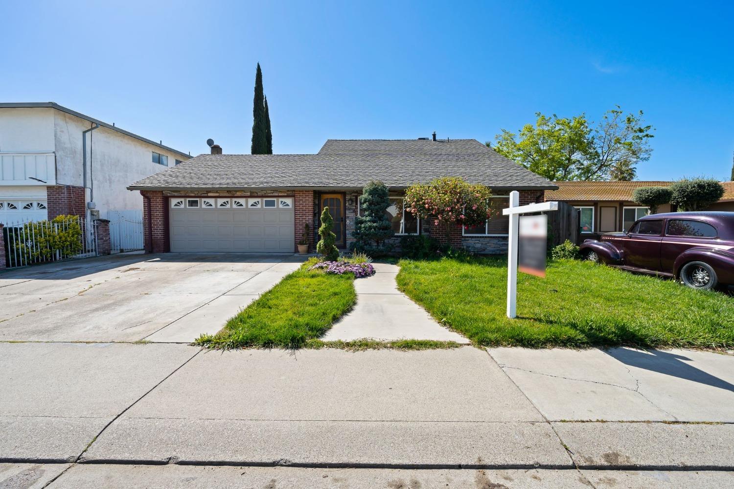 Detail Gallery Image 1 of 43 For 702 Erie Dr, Stockton,  CA 95210 - 4 Beds | 2 Baths