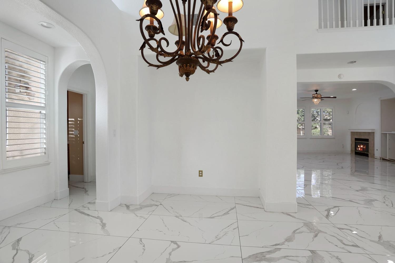 Detail Gallery Image 10 of 59 For 4322 Riverbank Ct, Stockton,  CA 95219 - 5 Beds | 3/1 Baths