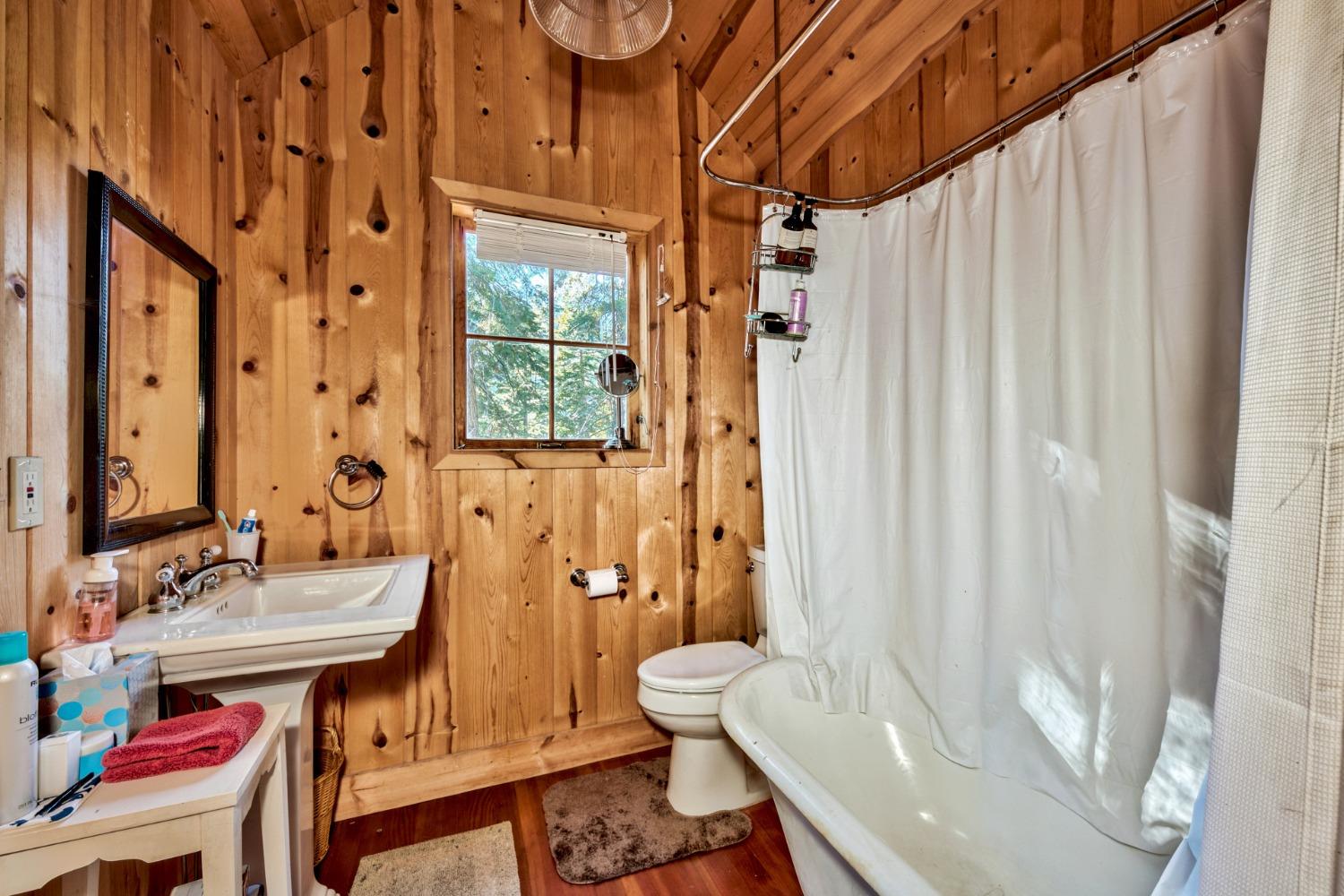 Detail Gallery Image 57 of 68 For 710 Fallen Leaf Rd, South Lake Tahoe,  CA 96150 - 4 Beds | 3/2 Baths