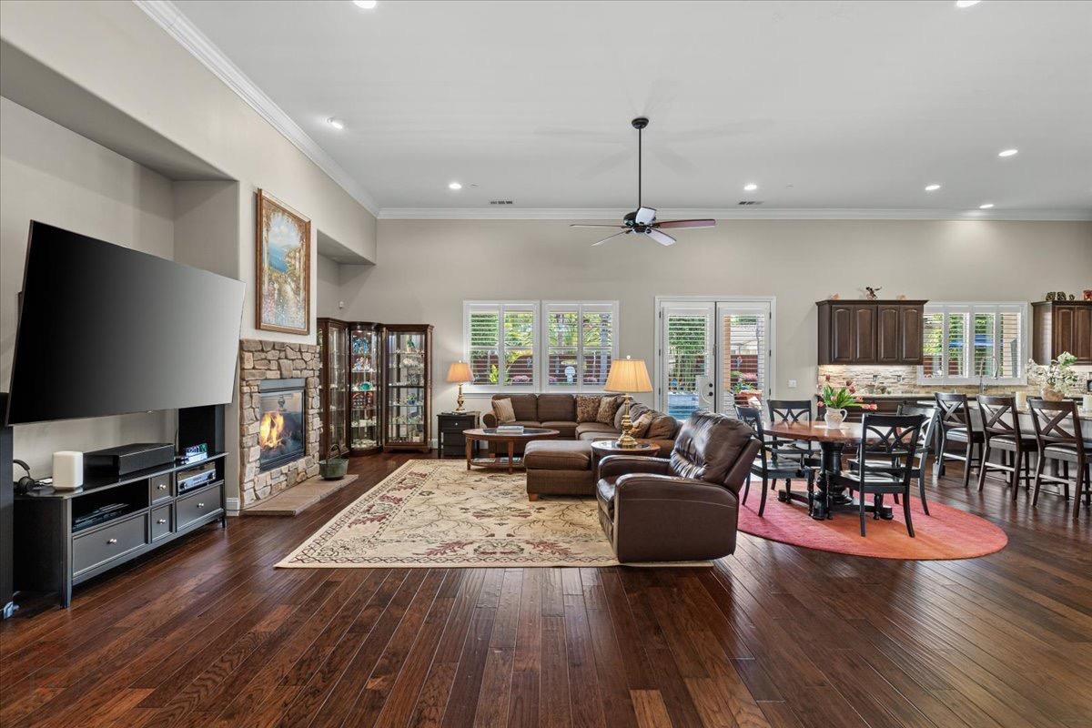 Detail Gallery Image 10 of 90 For 10710 Goldsborough Cir, Oakdale,  CA 95361 - 3 Beds | 4 Baths