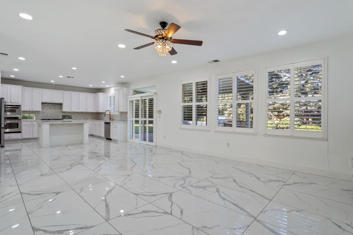 Detail Gallery Image 17 of 59 For 4322 Riverbank Ct, Stockton,  CA 95219 - 5 Beds | 3/1 Baths